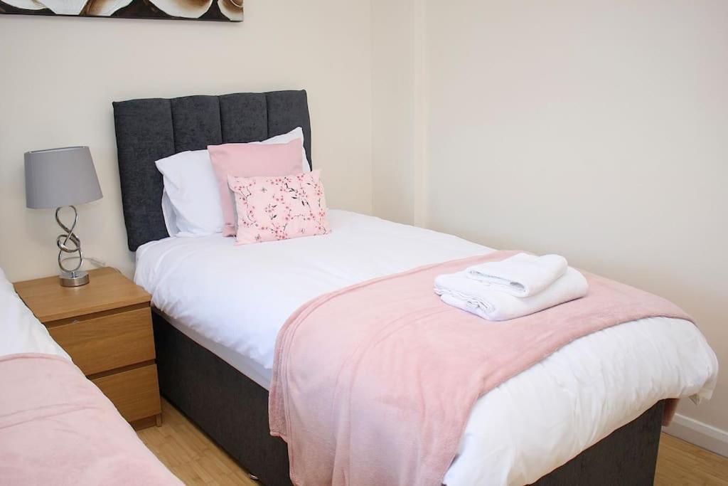 Contractor'S Haven- 4-Bedroom House With Free Parking, Super Fast Wifi, Fran Properties In Aylesbury, Pets Are Welcome! Эйлсбери Экстерьер фото