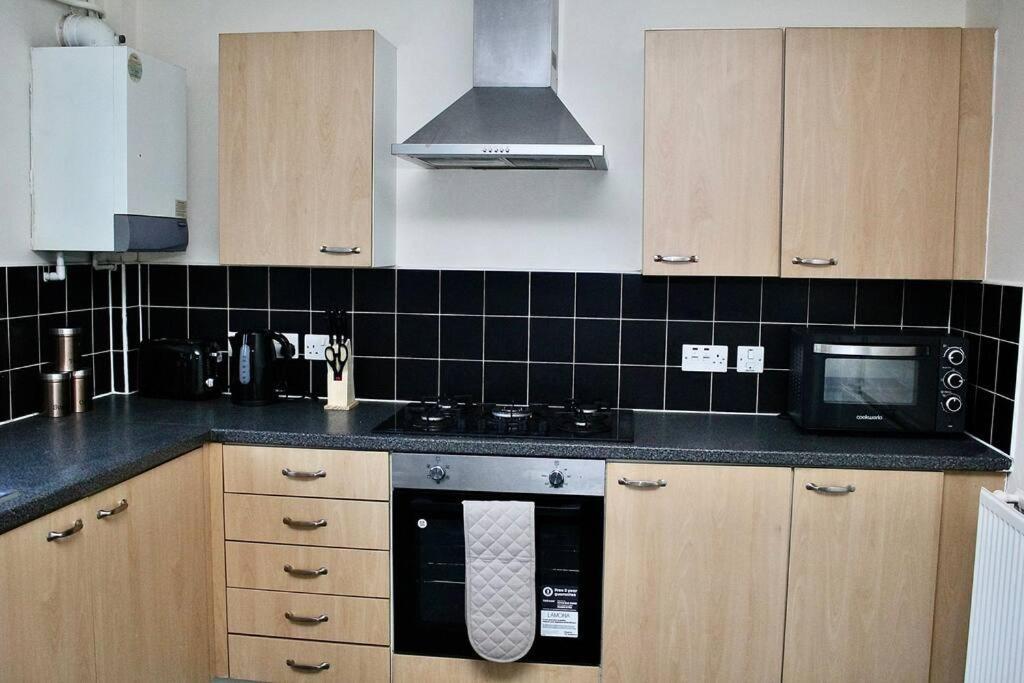 Contractor'S Haven- 4-Bedroom House With Free Parking, Super Fast Wifi, Fran Properties In Aylesbury, Pets Are Welcome! Эйлсбери Экстерьер фото