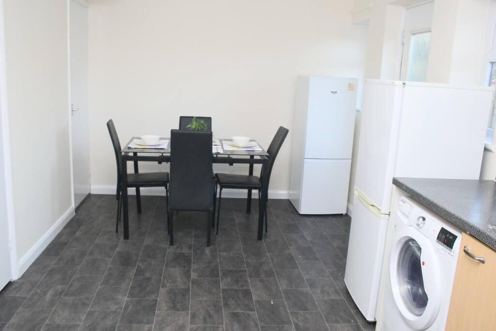 Contractor'S Haven- 4-Bedroom House With Free Parking, Super Fast Wifi, Fran Properties In Aylesbury, Pets Are Welcome! Эйлсбери Экстерьер фото